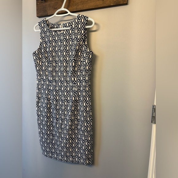 Mario Serrani White and Blue Sheath Dress Sleeveless Crew Neck size 8 - Picture 3 of 9